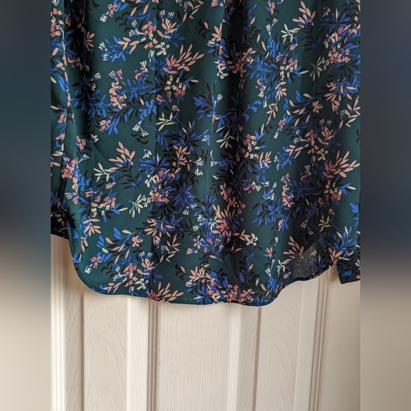Banana Republic Green Floral Top - Picture 3 of 11